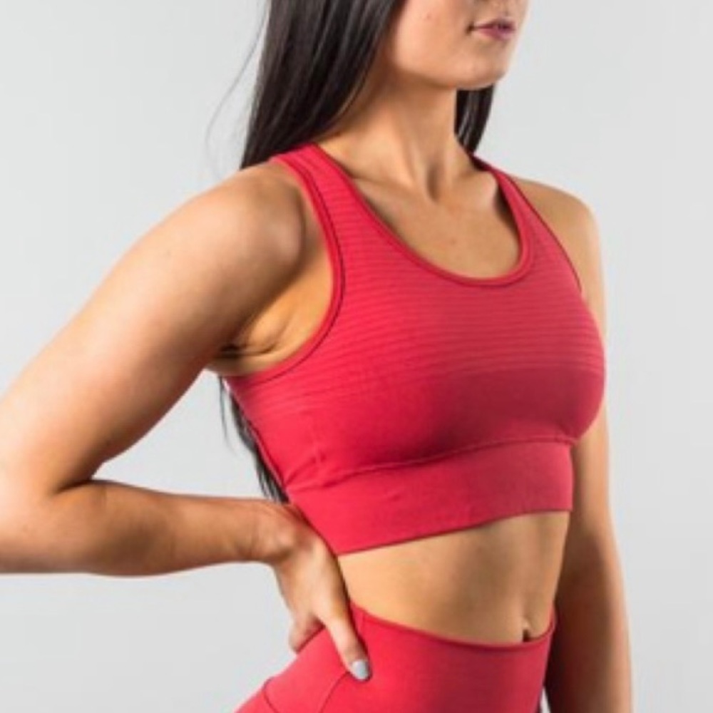 Alphalete Vault high-impact seamless sports bra. ❤️ - Picture 2 of 7